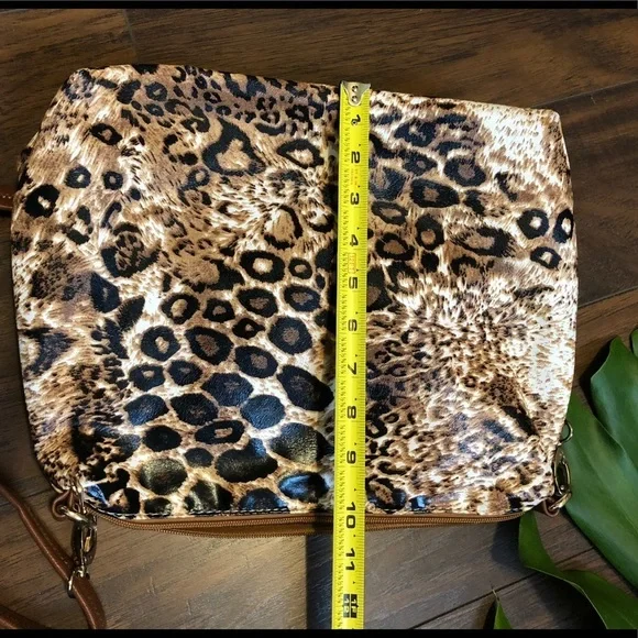 CABRELLI & Co CROSSBODY Leopard Crossbody in Khaki animal print bag. New - Picture 9 of 9